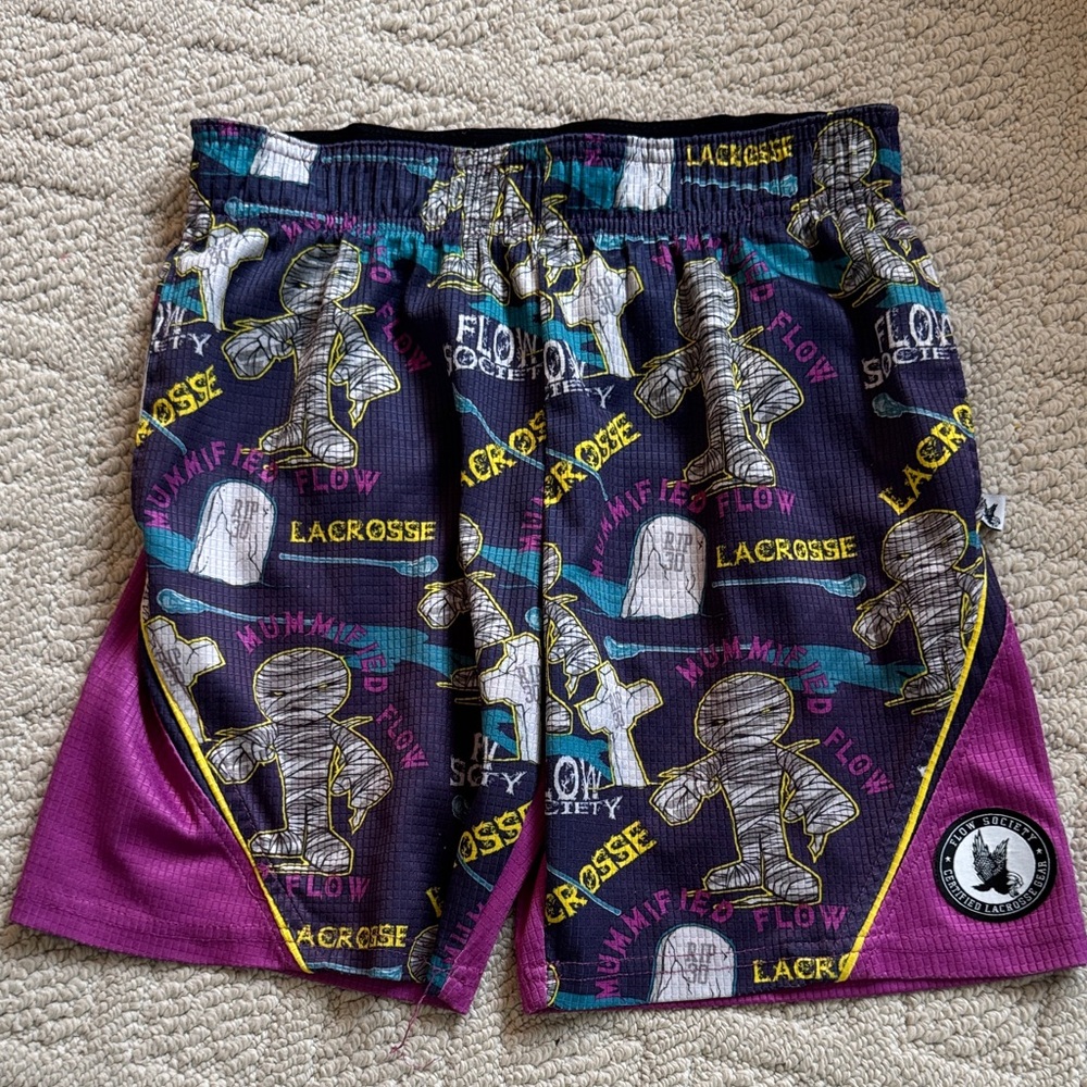Flow Society boys mummy shorts size XS but waist band is stretched out